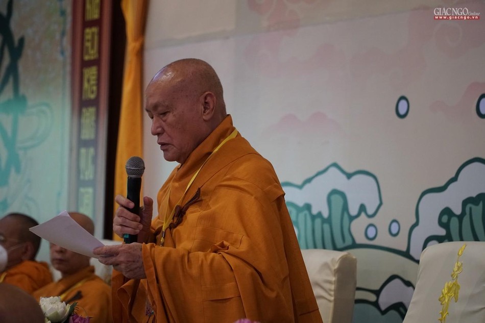 Hòa thượng Thích Nhật Quang ban huấn từ