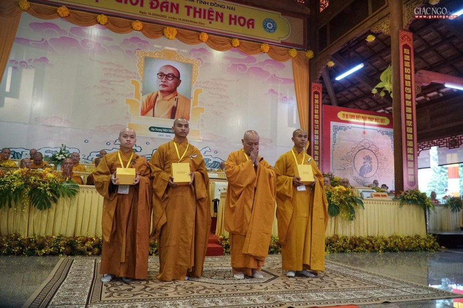 Các giới tử thủ khoa đàn Tỳ-kheo