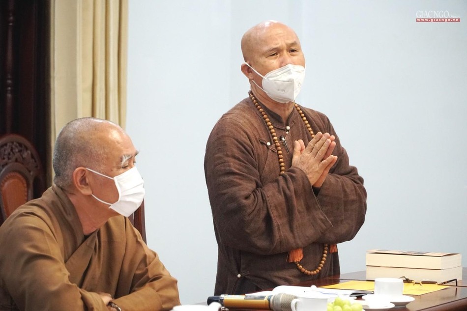 Thượng tọa Thích Giác Dũng, Trưởng khoa Luật học Phật giáo, Trợ lý Hòa thượng Viện trưởng phát biểu tại phiên họp Thượng tọa Thích Giác Dũng, Trưởng khoa Luật học Phật giáo, Trợ lý Hòa thượng Viện trưởng phát biểu tại phiên họp