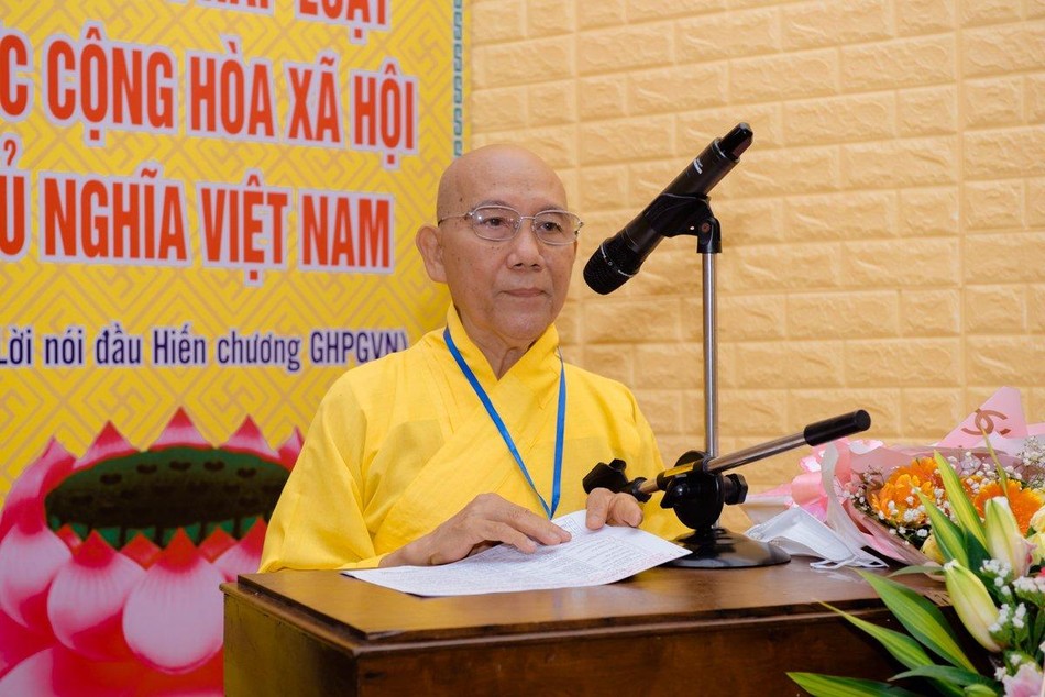 Hòa thượng Thích Trí Thắng trình danh sách nhân sự dự kiến Hòa thượng Thích Trí Thắng trình danh sách nhân sự dự kiến