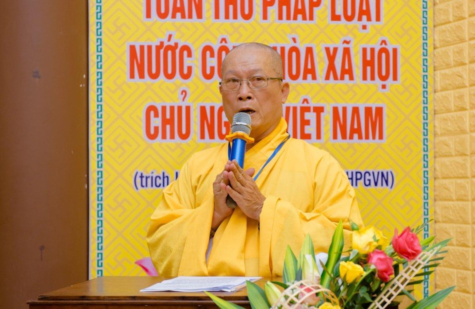 Đại đức Thích Thông Huy đại lao Hòa thượng Trưởng ban Tổ chức phát biểu khai mạc Đại đức Thích Thông Huy đại lao Hòa thượng Trưởng ban Tổ chức phát biểu khai mạc
