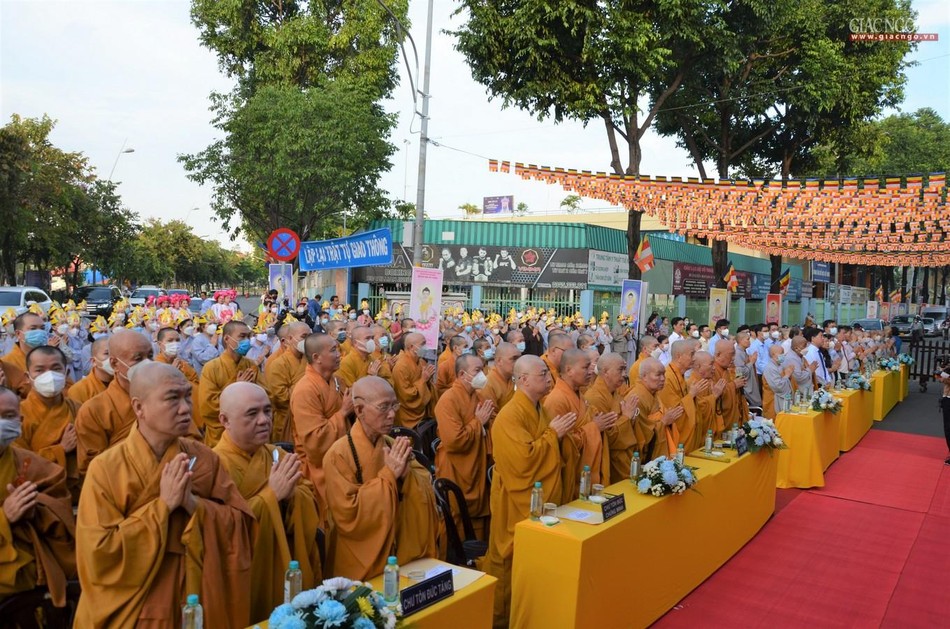 Chư tôn đức Tăng, Ni tham dự đại lễ Phật đản Chư tôn đức Tăng, Ni tham dự đại lễ Phật đản