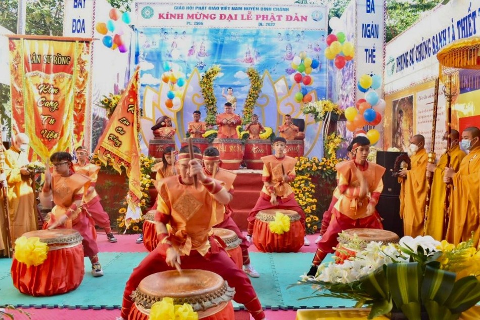 Đội Trống của tu viện Kim Cang chào mừng Đại lễ Phật đản Đội Trống của tu viện Kim Cang chào mừng Đại lễ Phật đản