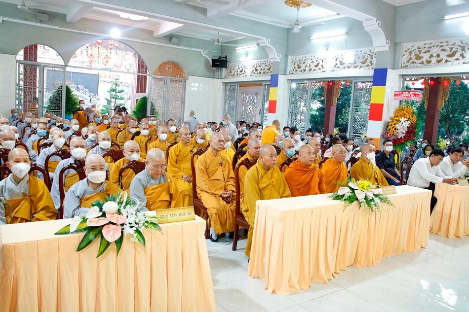 Chư tôn đức Tăng Ni và lãnh đạo chính quyền tham dự Chư tôn đức Tăng Ni và lãnh đạo chính quyền tham dự
