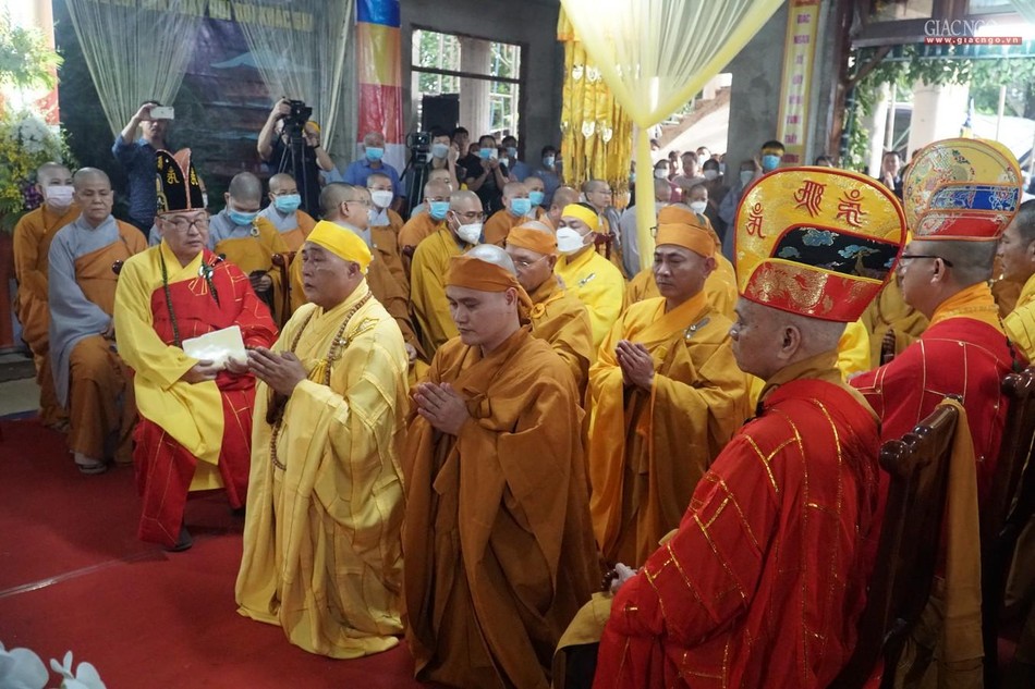 Chư tôn đức chứng minh và tham dự lễ truy niệm Hòa thượng Thích Giác Trì Chư tôn đức chứng minh và tham dự lễ truy niệm Hòa thượng Thích Giác Trì