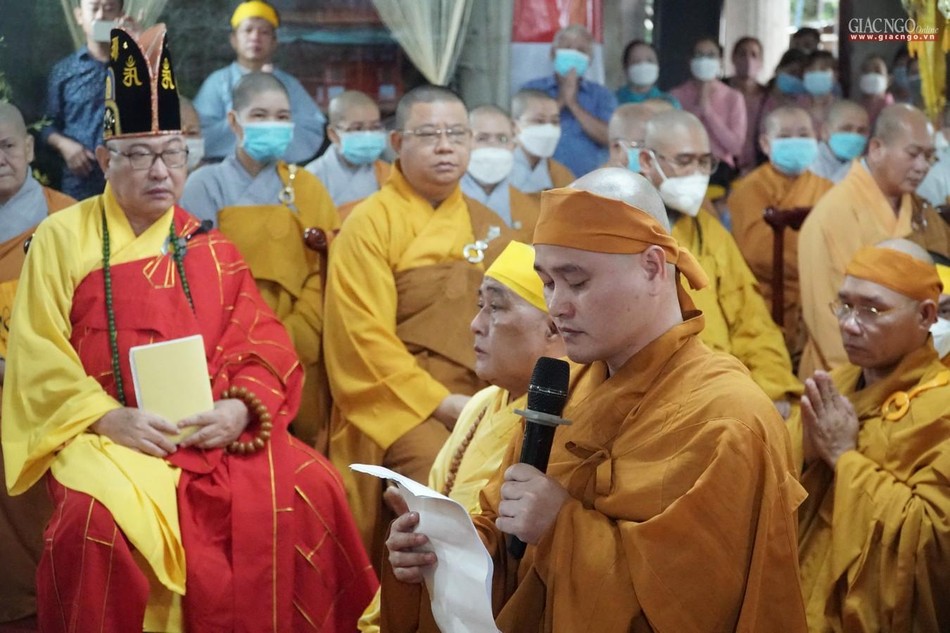 Đại đức Thích Huệ Thông dâng lời cảm niệm ân sư Đại đức Thích Huệ Thông dâng lời cảm niệm ân sư