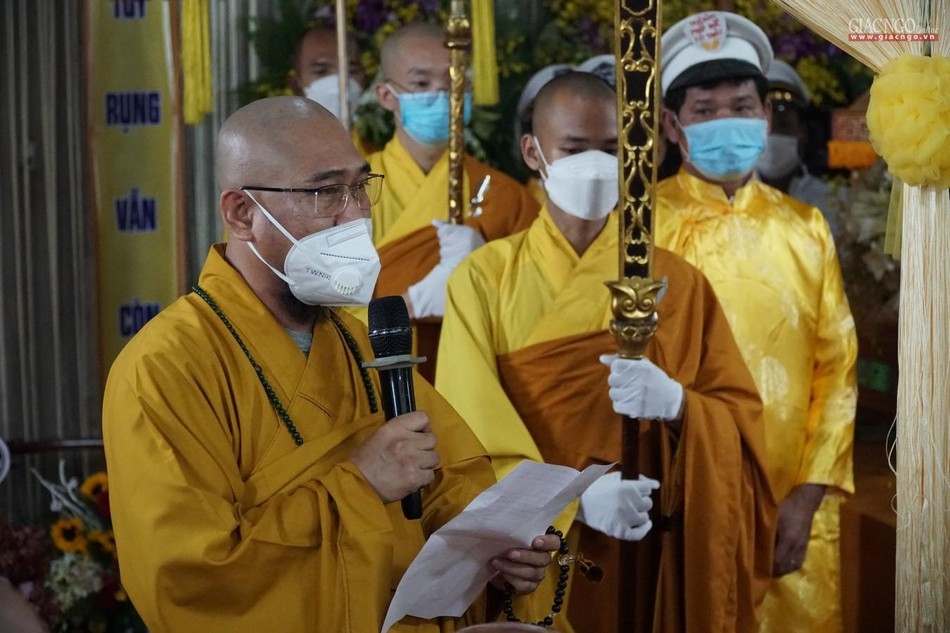 Thượng tọa Thích Lệ Tâm phát biểu cảm tạ Thượng tọa Thích Lệ Tâm phát biểu cảm tạ