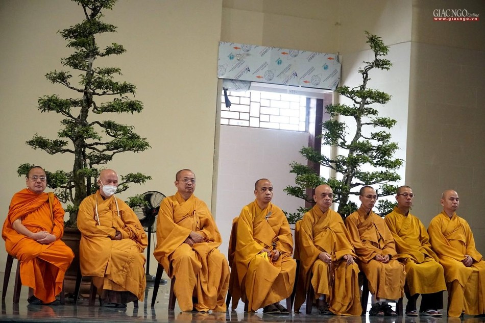 Chư tôn đức Hội đồng Điều hành tham dự Chư tôn đức Hội đồng Điều hành tham dự