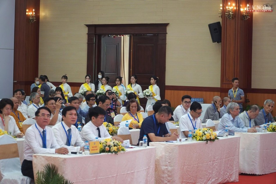 Lãnh đạo chính quyền và các nhà học giả tham dự