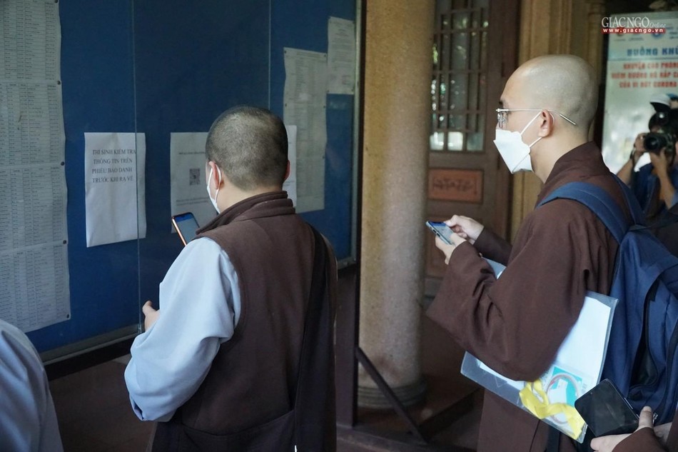 Các thi sinh sẽ quét mã QR code để nhận thông tin về kỳ tuyển sinh