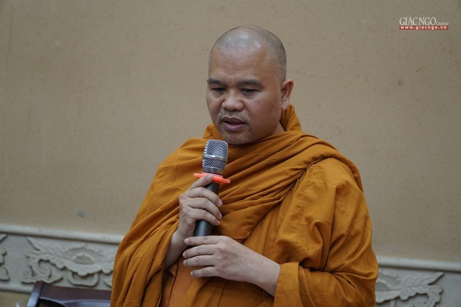 Thượng tọa Thích Giác Hoàng báo cáo