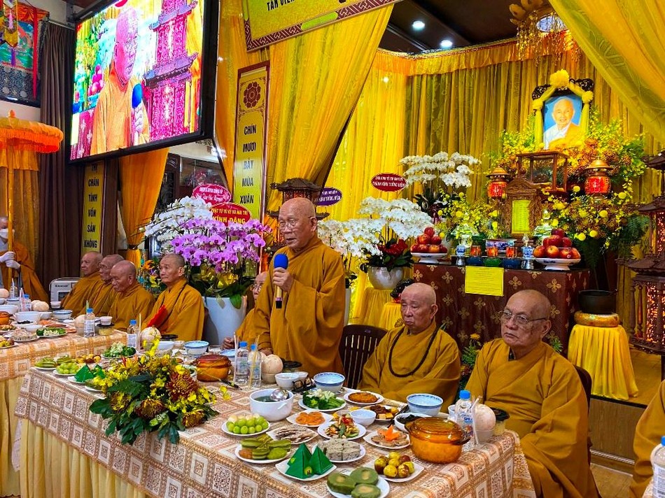 Trưởng lão Hòa thượng Thích Như Niệm ban đạo từ và sách tấn môn nhân đệ tử Trưởng lão Hòa thượng Thích Như Niệm ban đạo từ và sách tấn môn nhân đệ tử