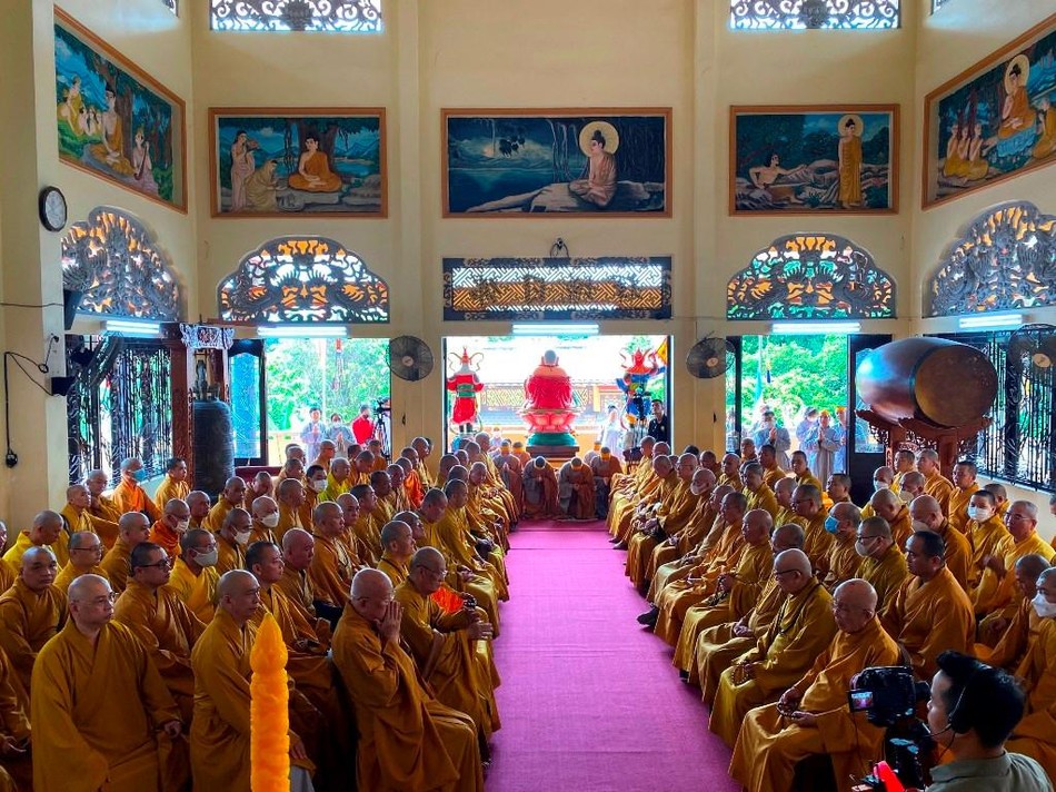 Chư tôn đức vì đạo tình đã nhận lời thỉnh quang lâm chứng minh lễ chung thất Chư tôn đức vì đạo tình đã nhận lời thỉnh quang lâm chứng minh lễ chung thất