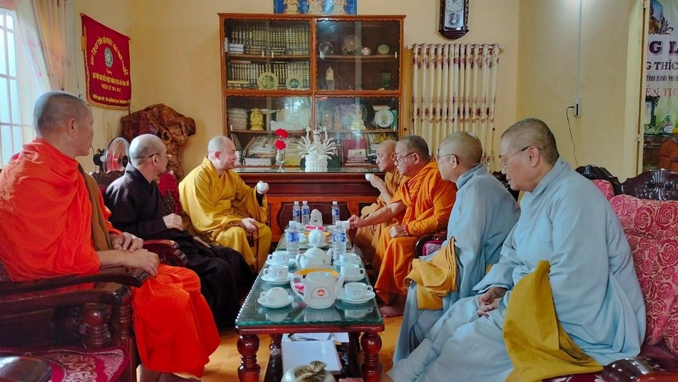 Thượng tọa Trưởng ban Trị sự GHPGVN tỉnh gặp gỡ và trao đổi công tác tổ chức tang lễ