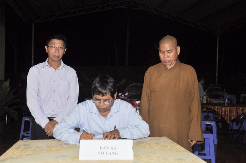 Phái đoàn Ban Dân vận Tỉnh ủy và Ủy ban MTTQVN tỉnh viếng tang