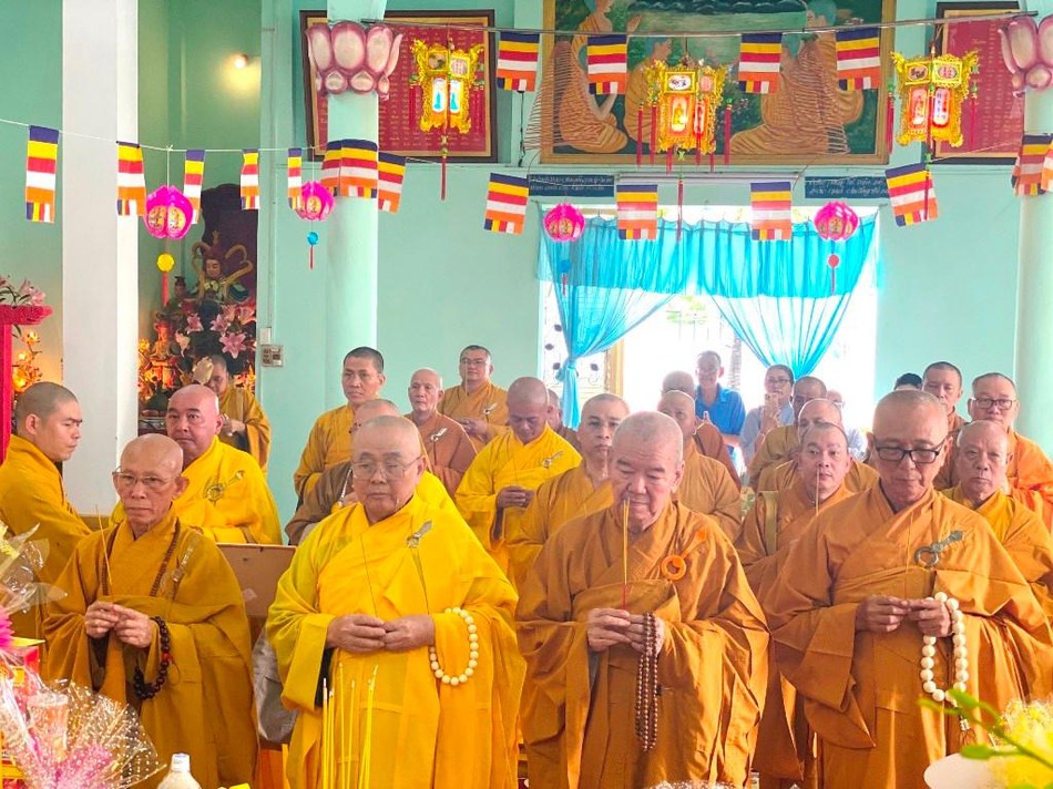 Chư tôn đức niệm hương cầu nguyện Chư tôn đức niệm hương cầu nguyện