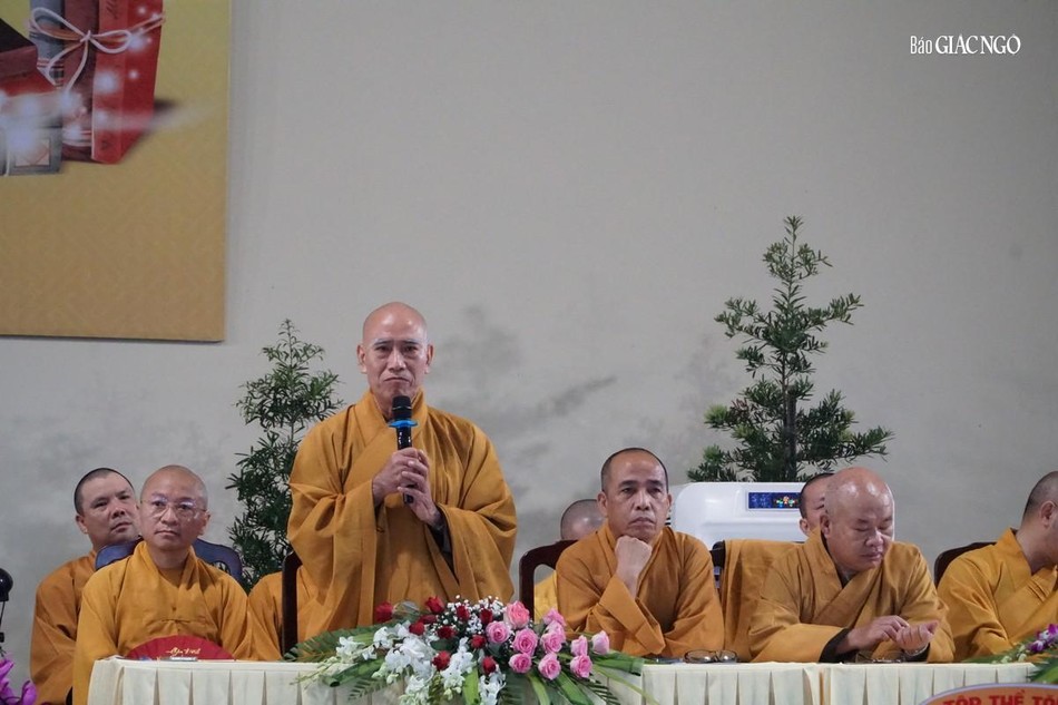 Thượng tọa Thích Tâm Đức sách tấn