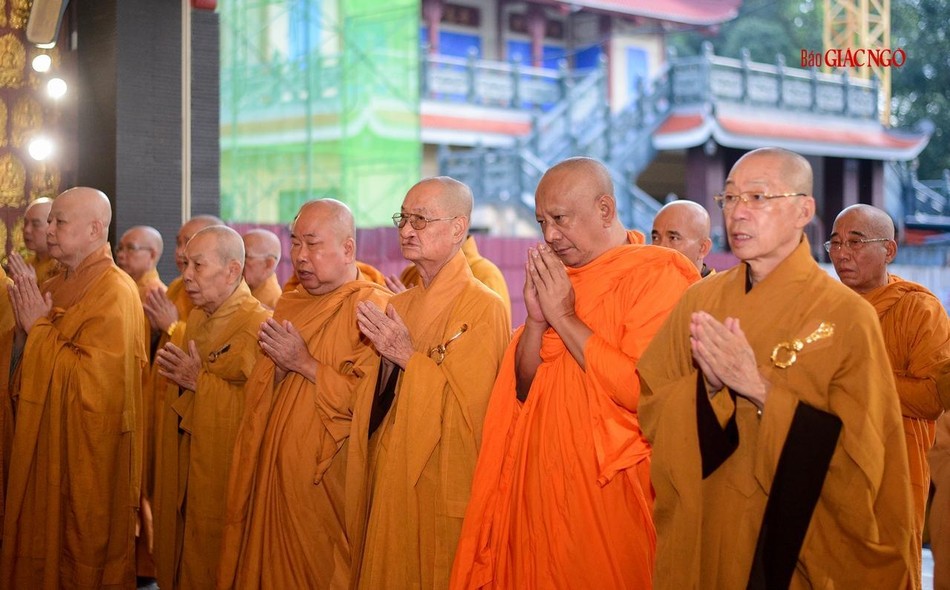 Hòa thượng Thích Lệ Trang và chư tôn đức Ban Cố vấn, Ban Thường trực Ban Trị sự GHPGVN TP.HCM tham dự lễ cầu nguyện lễ an vị Hòa thượng Thích Lệ Trang và chư tôn đức Ban Cố vấn, Ban Thường trực Ban Trị sự GHPGVN TP.HCM tham dự lễ cầu nguyện lễ an vị