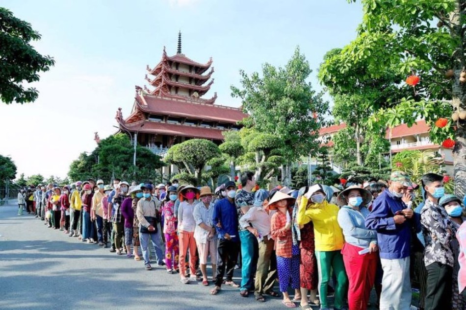 1.000 Phần quà đến người dân có hoàn cảnh khó khăn tại huyện Bình Chánh - Ảnh: N Bảo 1.000 Phần quà đến người dân có hoàn cảnh khó khăn tại huyện Bình Chánh - Ảnh: N Bảo