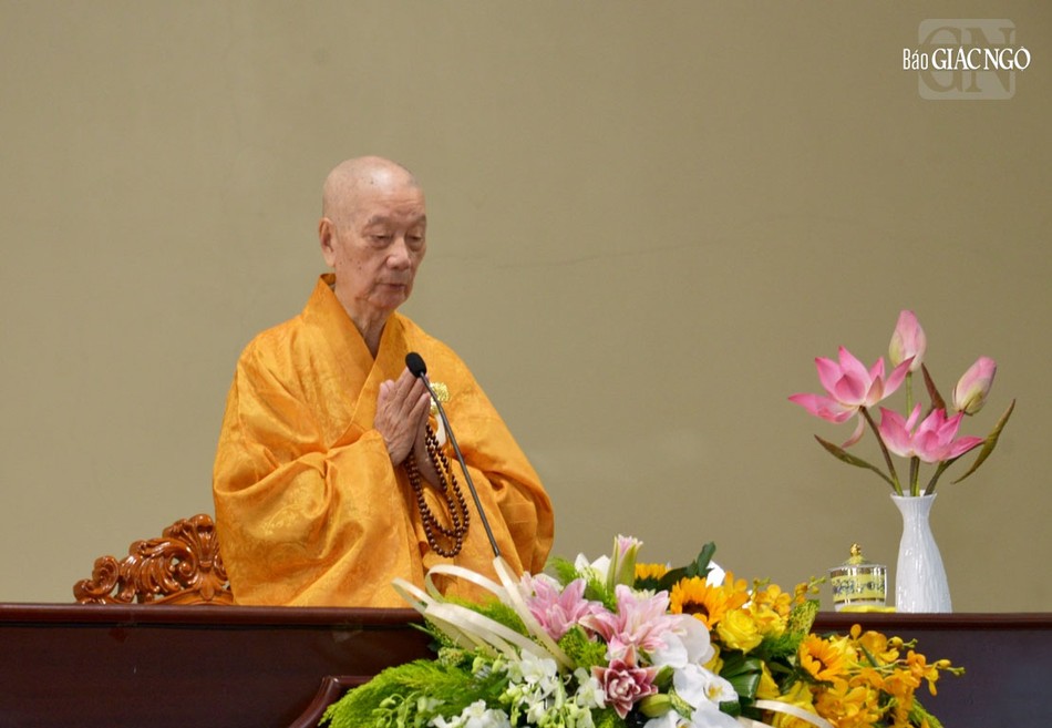 Niệm Phật cầu gia hộ trước khi bắt đầu thời pháp thoại