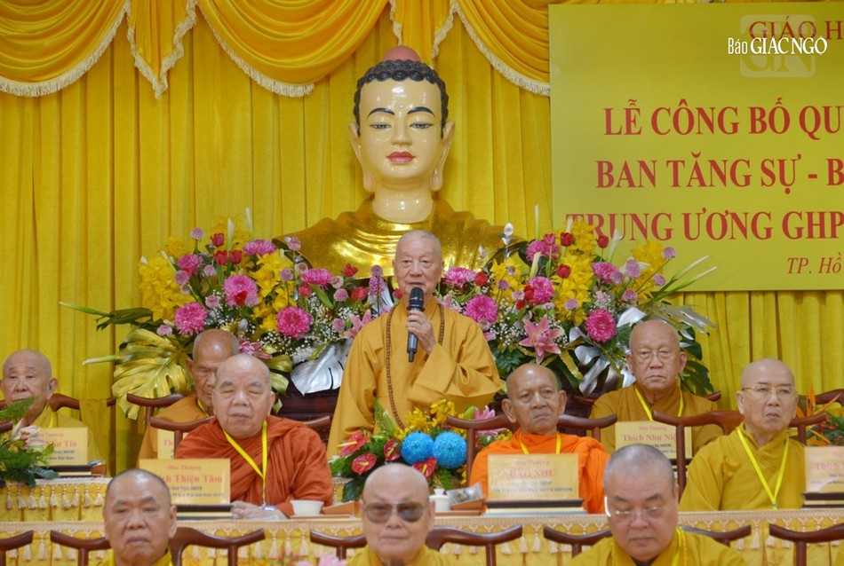 Đức Pháp chủ GHPGVN chứng minh và ban đạo từ