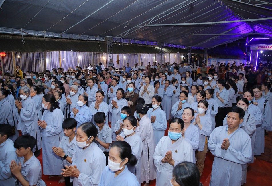 Phật tử các đạo tràng tham dự lễ nhập kim quan