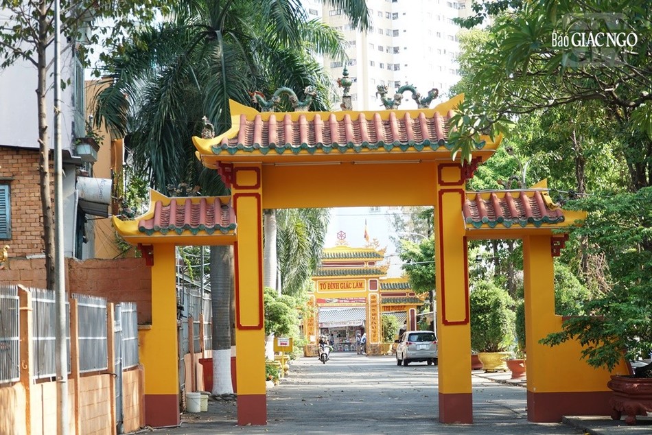 Tổ đình Giác Lâm mỗi năm đón hàng ngàn du khách trong và ngoài nước đến tham quan