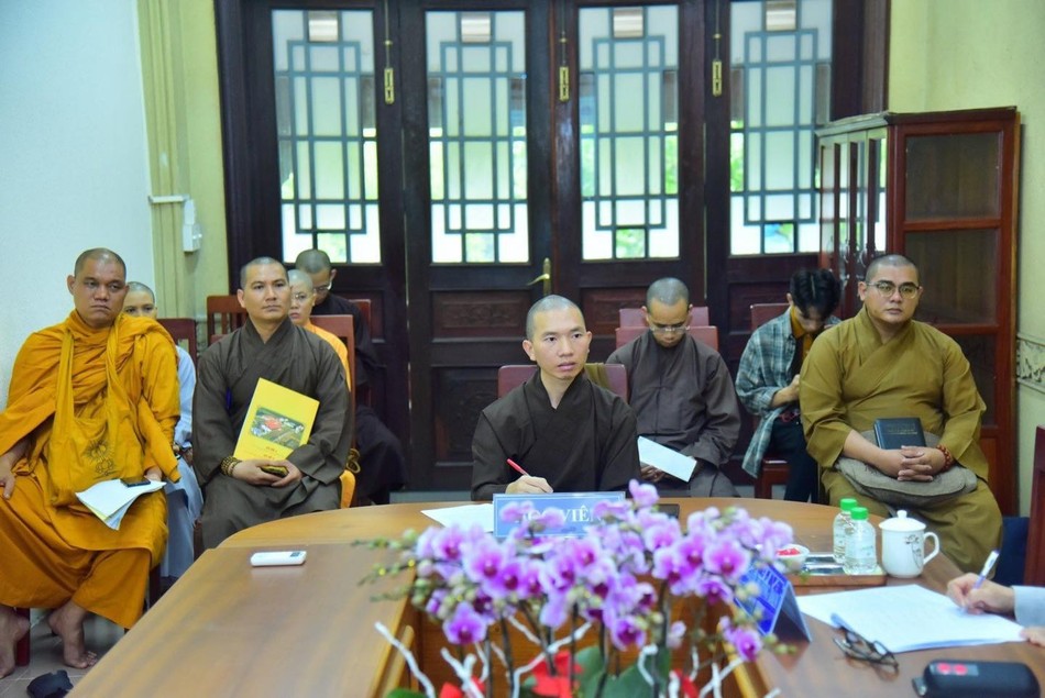 Các nghiên cứu sinh trong buổi trình đề cương luận án tiến sĩ Phật học