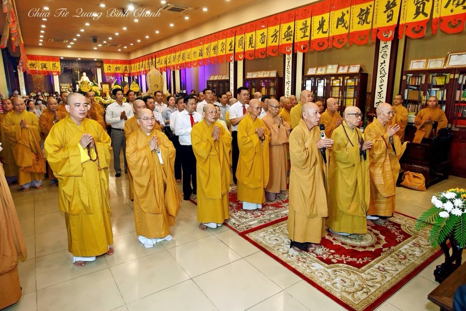 Chư tôn giáo phẩm cùng đại biểu chính quyền đồng tưởng niệm Chư tôn giáo phẩm cùng đại biểu chính quyền đồng tưởng niệm