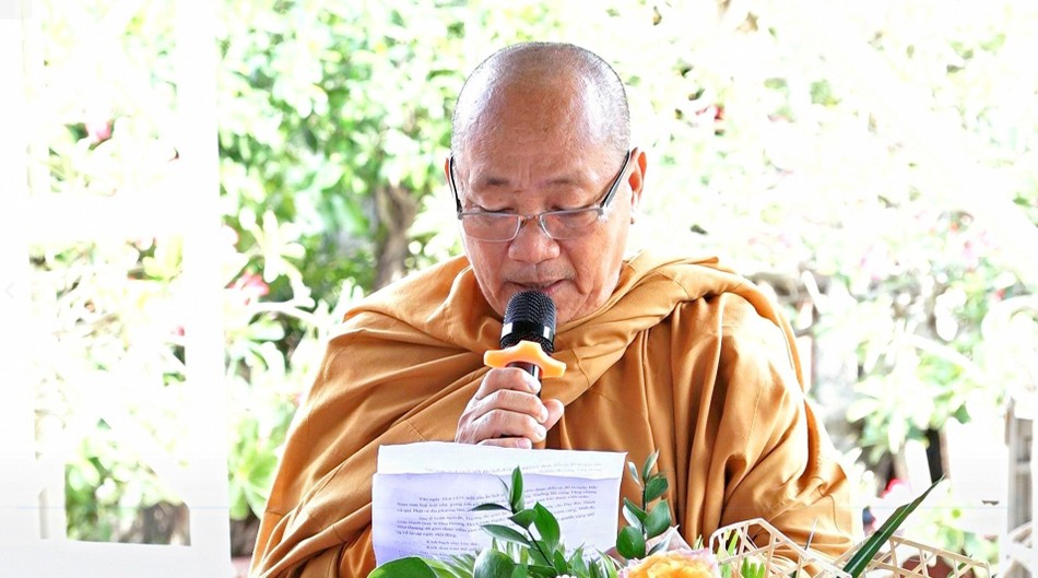 Thượng tọa Thích Minh Châu phát biểu khai mạc