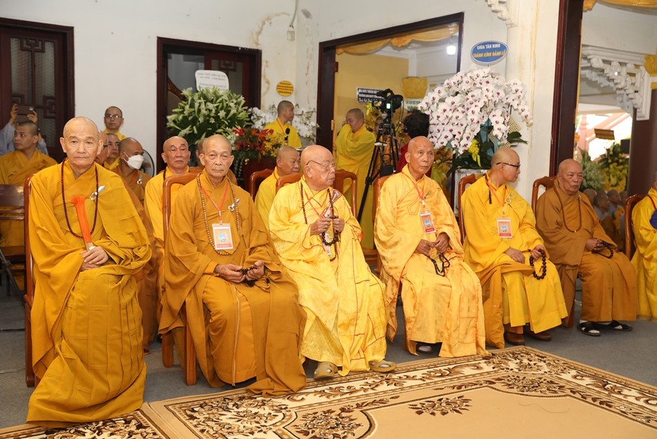 Chư tôn giáo phẩm Hội đồng Chứng minh