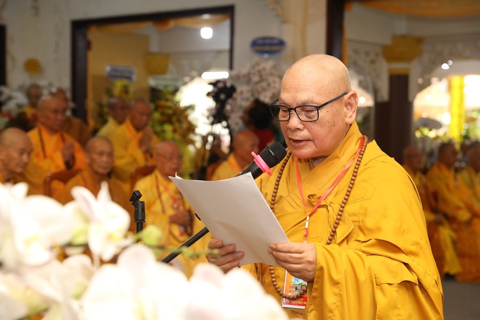 Hòa thượng Thích Thiện Nhơn đọc lời tưởng niệm của TƯGH