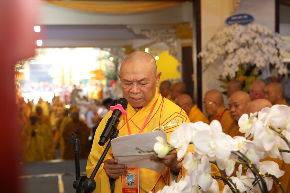 Hòa thượng Thích Từ Nghiêm đọc lời tưởng niệm của Ban Trị sự GHPGVN TP.Đà Nẵng