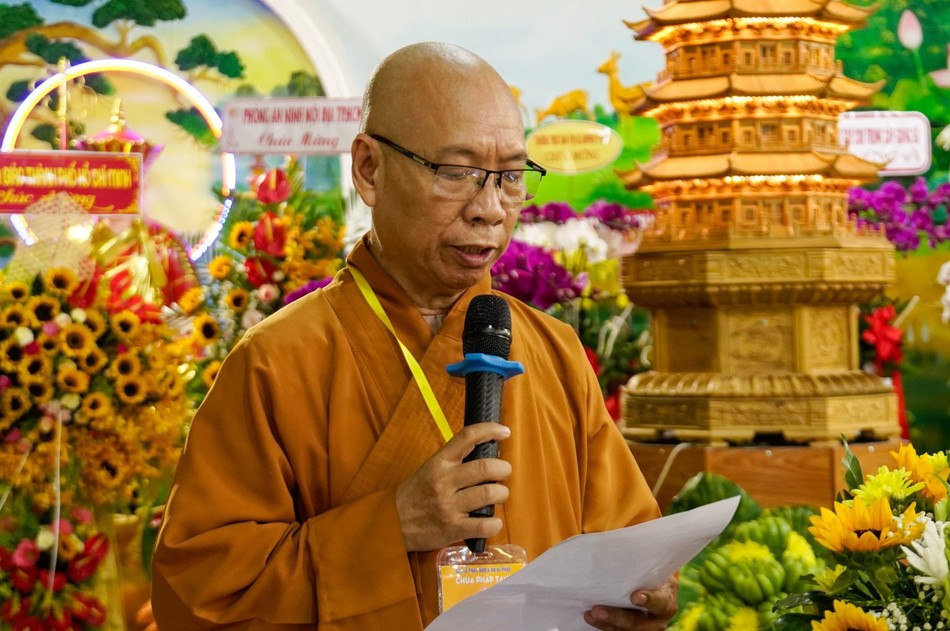 Hòa thượng Thích Huệ Minh tuyên đọc Thông điệp Phật đản Phật lịch 2567 của Đức Pháp chủ GHPGVN