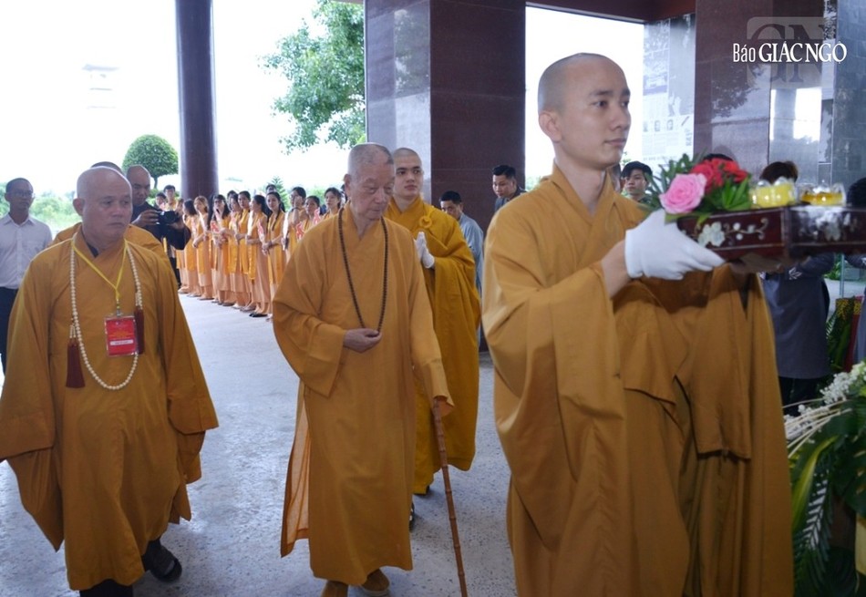 Đức Pháp chủ GHPGVN quang lâm chứng minh Đức Pháp chủ GHPGVN quang lâm chứng minh