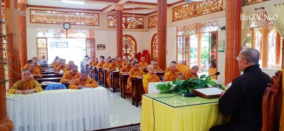 Trường hạ cung thỉnh chư vị giảng sư về thuyết giảng cho các hành giả