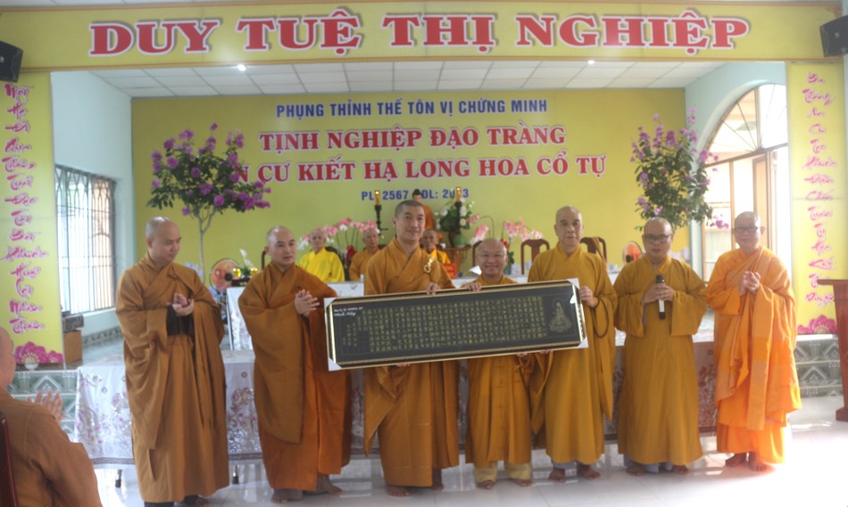 Tặng quà lưu niệm Tặng quà lưu niệm