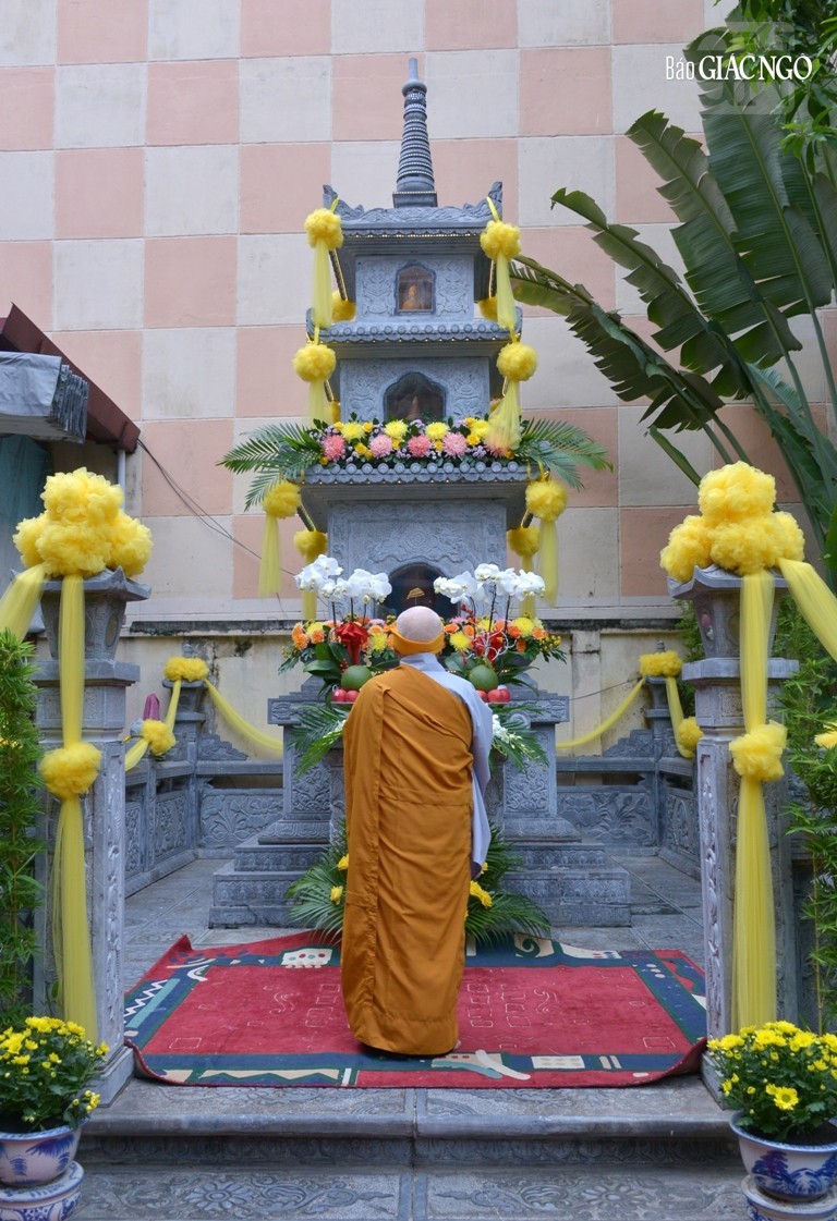 Bảo tháp nơi lưu giữ xá-lợi của Ni trưởng tại Quan Âm tu viện Bảo tháp nơi lưu giữ xá-lợi của Ni trưởng tại Quan Âm tu viện