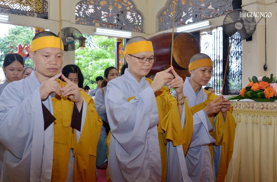 Ni sư Thích nữ Huệ Đức và môn đồ pháp quyến thành kính tưởng niệm Ni sư Thích nữ Huệ Đức và môn đồ pháp quyến thành kính tưởng niệm