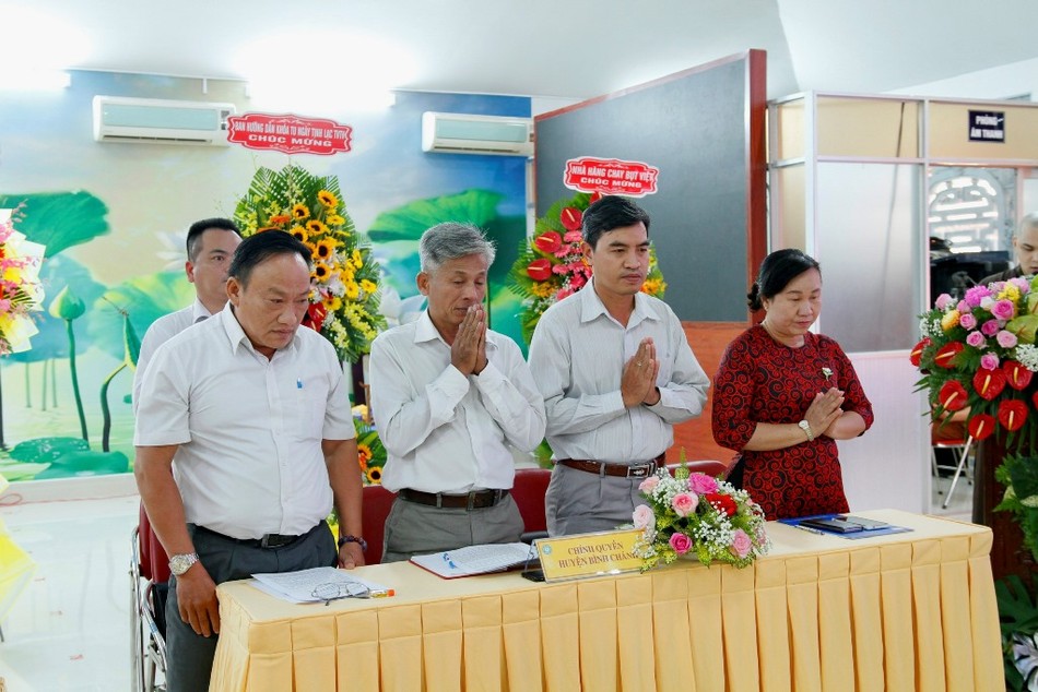 Lãnh đạo chính quyền huyện và địa phương tham dự Lãnh đạo chính quyền huyện và địa phương tham dự