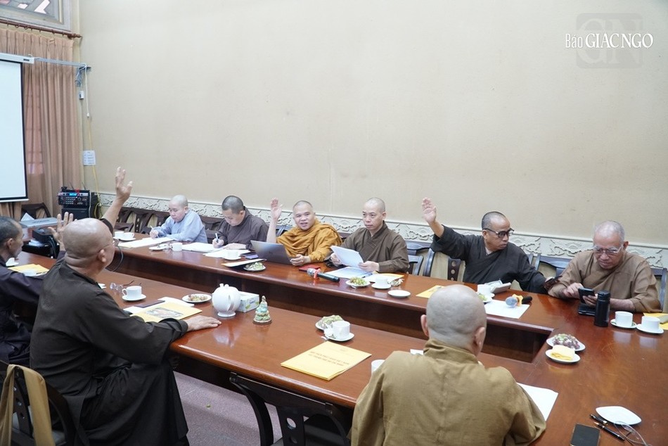 Chư tôn đức biểu quyết việc linh động thời gian học tập tại thư viện dành cho sinh viên