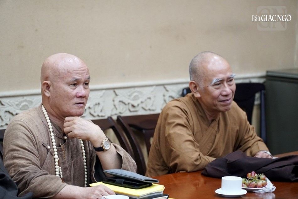 Thượng tọa Thích Giác Dũng truyền đạt ý kiến chỉ đạo của Hòa thượng Viện trưởng