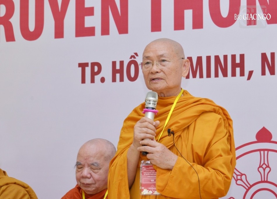 Trưởng lão Hòa thượng Viên Minh ban đạo từ Trưởng lão Hòa thượng Viên Minh ban đạo từ