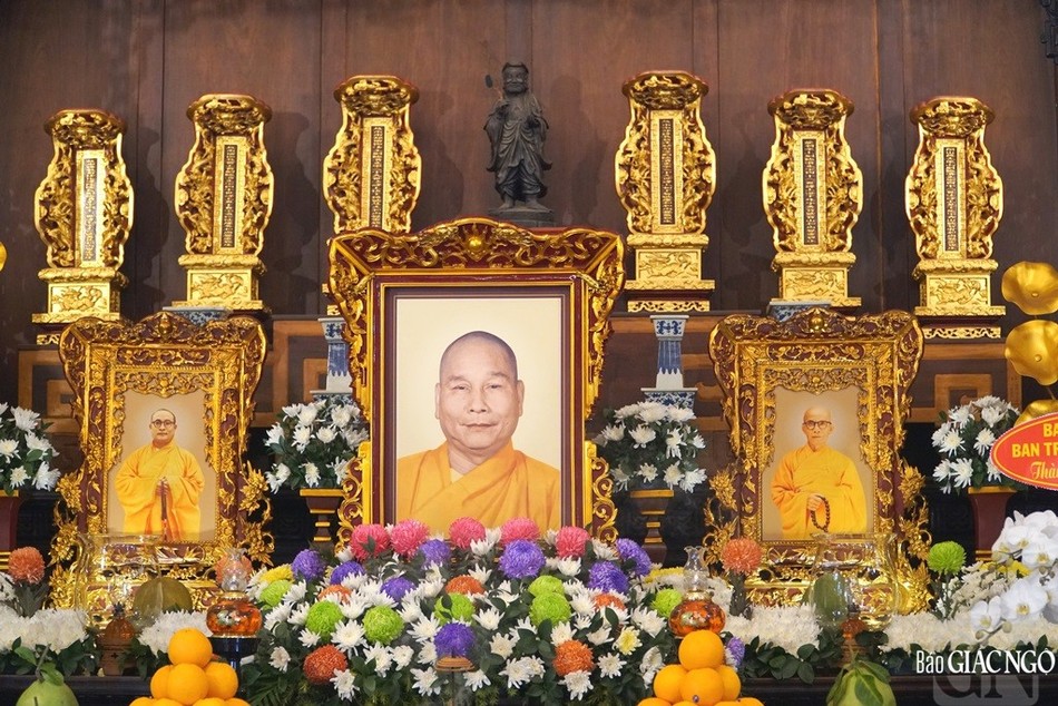 Di ảnh cố Hòa thượng Thích Huệ Thới tại tổ đường tổ đình Ấn Quang