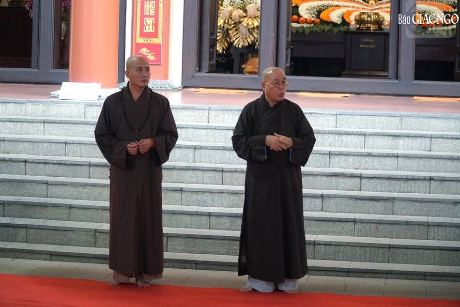 Thượng tọa Thích Đạt Đức sách tấn các giới tử