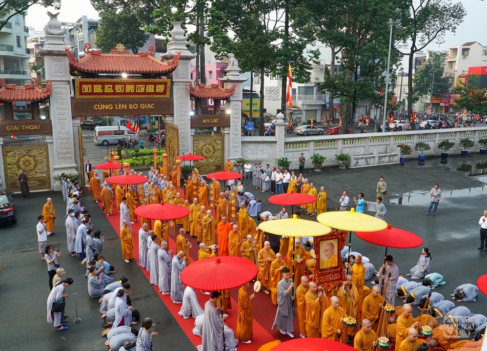 Thành kính đảnh lễ