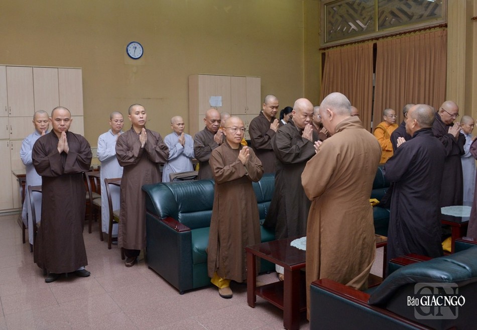 Hội đồng Điều hành và lãnh đạo các khoa "y giáo phụng hành" lời chỉ đạo của Hòa thượng Viện trưởng Hội đồng Điều hành và lãnh đạo các khoa "y giáo phụng hành" lời chỉ đạo của Hòa thượng Viện trưởng