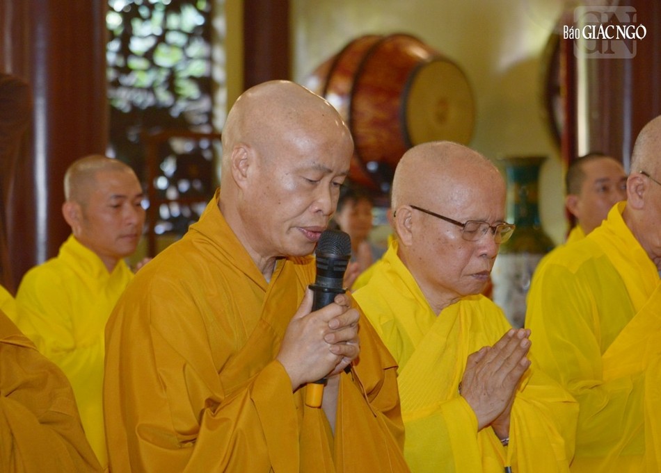 Thượng tọa Thích Tâm Minh, trụ trì thiền viện Vạn Hạnh dâng lời khánh tuế Đức Pháp chủ GHPGVN