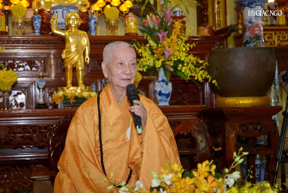 Đức Pháp chủ sách tấn đến môn hạ tổ đình Tường Vân và thiền viện Vạn Hạnh
