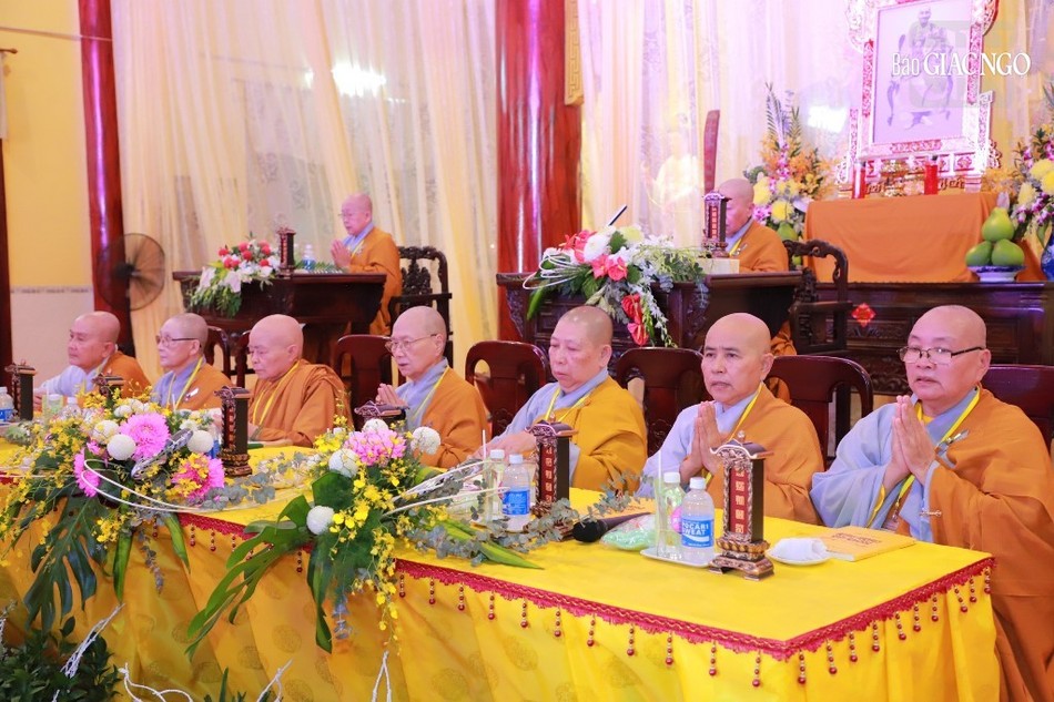 Chư tôn đức giới sư đàn Thức-xoa-ma-na